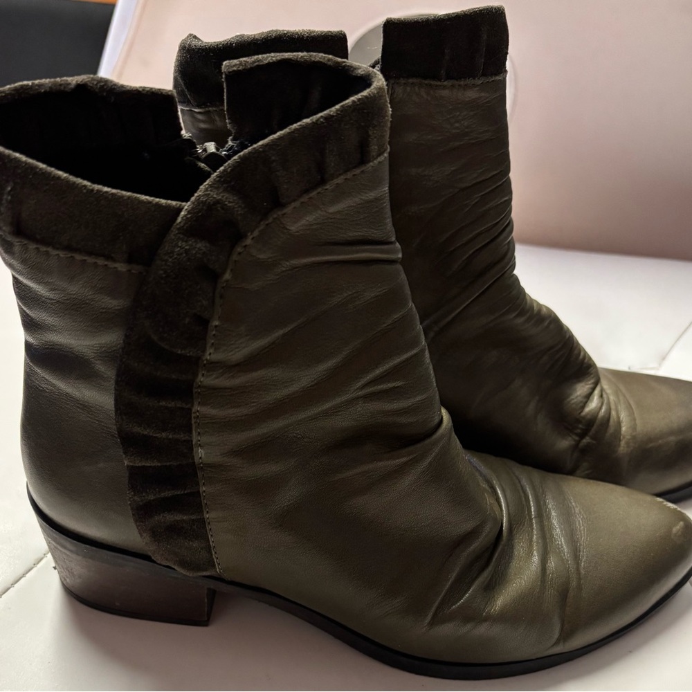 Stylish Bueno Women's Connie Boots in Sage Leather